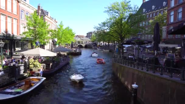 Canales de Leiden en Holanda — Vídeos de Stock