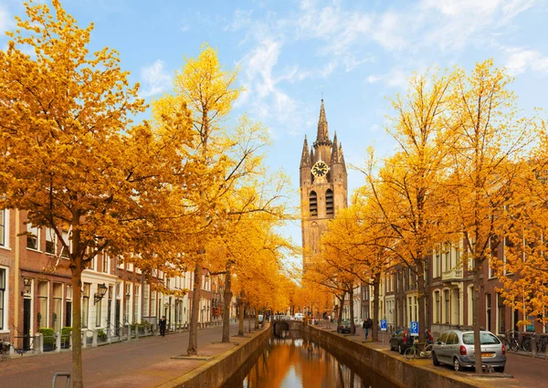 Gamla staden delft under våren, holland — Stockfoto