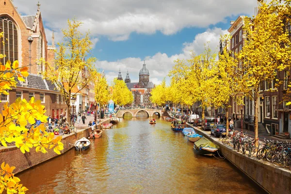 Sint-Nicolaaskerk in amsterdam — Stockfoto