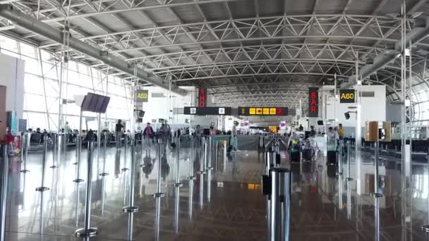 Belső tér modern airport — Stock videók