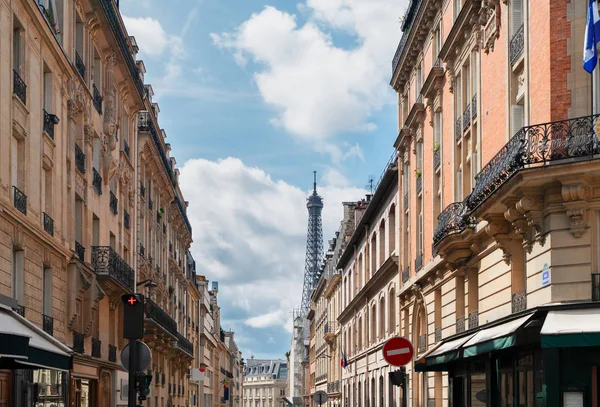 Eiffelturné och Paris street — Stockfoto