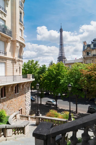 Eiffel tour and Paris street — Stock Photo, Image