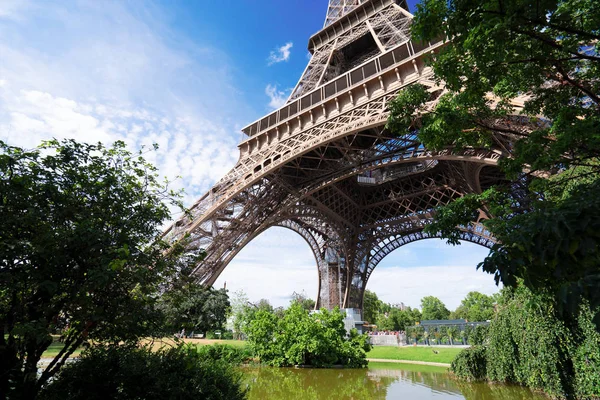 Eyfel turu ve Paris şehir manzarası — Stok fotoğraf
