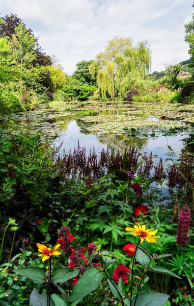 Staw z liliami w Giverny — Zdjęcie stockowe