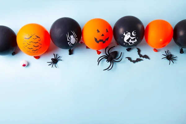Сцена Хэллоуина с воздушными шарами — стоковое фото