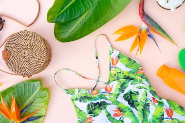 Yaz düz sahne Mayo ile yatıyordu.