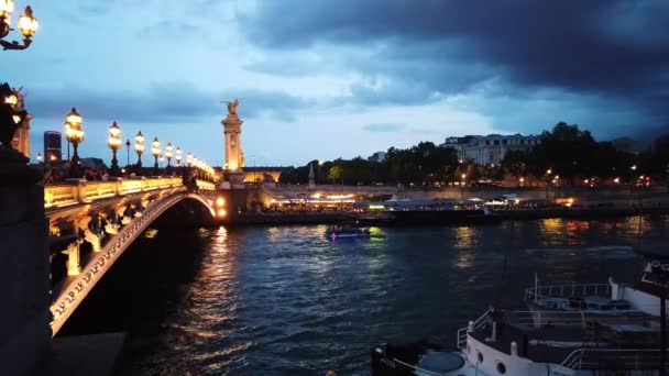 Puente de Alexandre III, París, Francia — Vídeo de stock