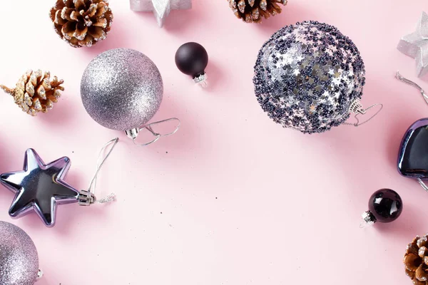 ピンクの灰色のクリスマスの装飾 — ストック写真