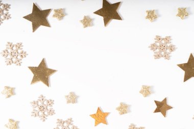 Altın madalyalarla bezenmiş Noel sahnesi