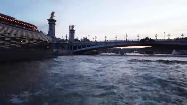 Brücke von Alexandre III, Paris, Frankreich — Stockvideo