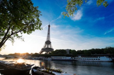 Seine Nehri üzerinde Eyfel turu