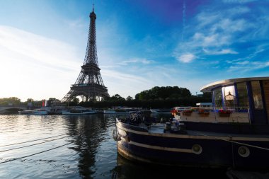 Seine Nehri üzerinde Eyfel turu