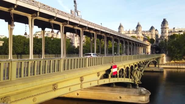 Brücke von Alexandre III, Paris, Frankreich — Stockvideo