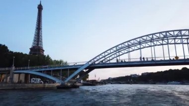 Seine Nehri ve Passerelle Debilly