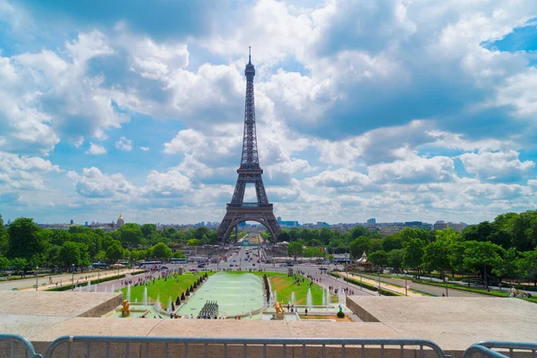 Eiffeltour en vanuit Trocadero, Parijs — Stockfoto