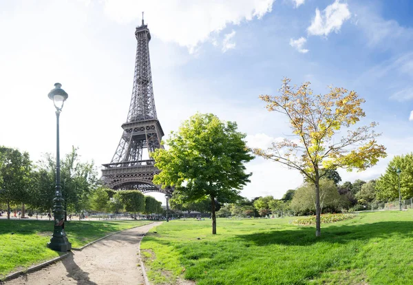 Eiffel tour e paesaggio urbano di Parigi — Foto Stock