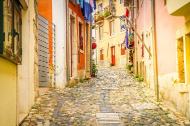 Lizbon 'daki eski bir sokakta