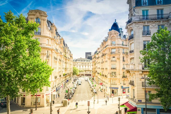 Eiffeltour en Parijs straat — Stockfoto