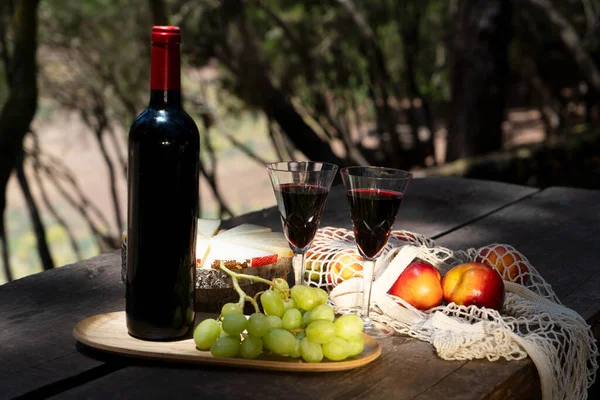 Picnic with wine — Stock Photo, Image