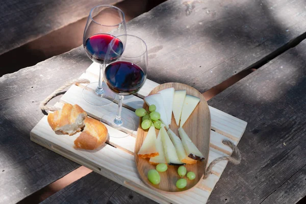 Picnic with wine — Stock Photo, Image