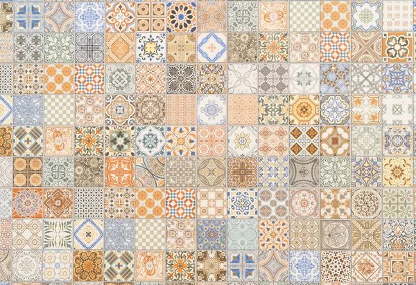 Pared con azulejos tradicionales — Foto de Stock