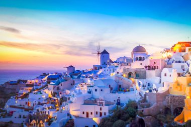 Yel değirmenli kadife Oia gecesi, Santorini, ahenkli