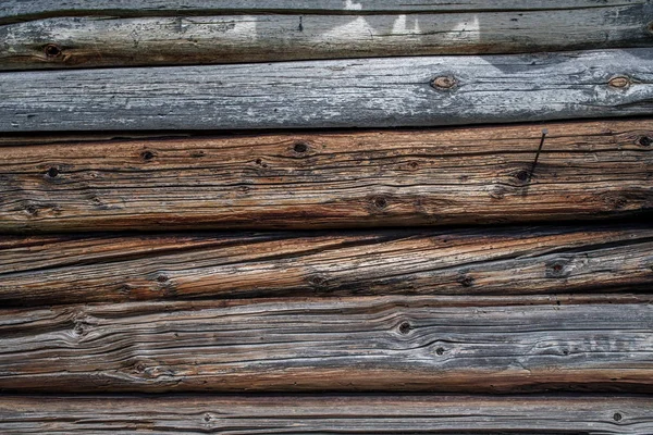 Muur van een oude houten vakwerkhuis versleten door de tijd — Stockfoto