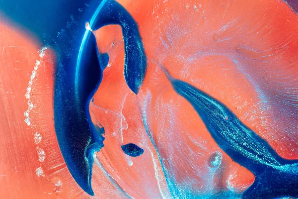 Макроскопічна підвіска частинок у кольоровій емульсії на фоні підсвічування Стокове Зображення