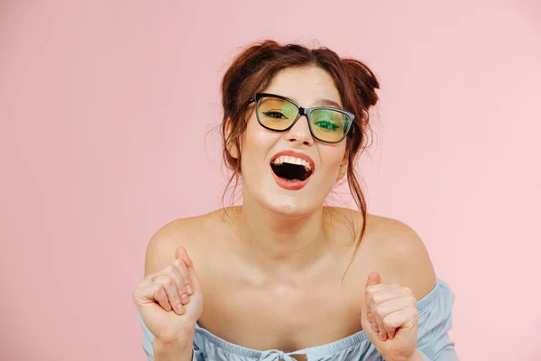 Menina Provocativa Excêntrica Bonito Uma Pose Lisonjeira Sobre Fundo Rosa — Fotografia de Stock