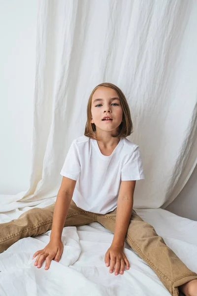 Little Girl Sitting Floor Straight Legs Spread Apart Chin Mouth — Stock Photo, Image