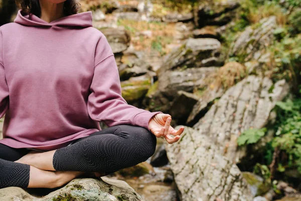 Young Woman Sitting Barefoot Big Stone Cross Legged Meditating Mountain — Stock Photo, Image