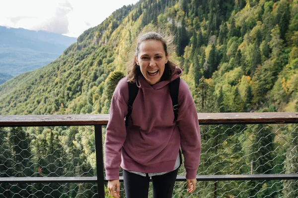 Ecstatic Young Woman Thrilled Breathtaking View Mountain Slope Sharing Her — Stock Photo, Image