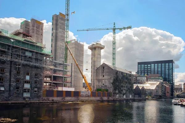 Vista Construcción Con Grúas Ciudad Irlanda Fotos De Stock Sin Royalties Gratis