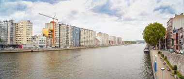 Panoramik Meuse nehirleri quays ve gemi için kendi