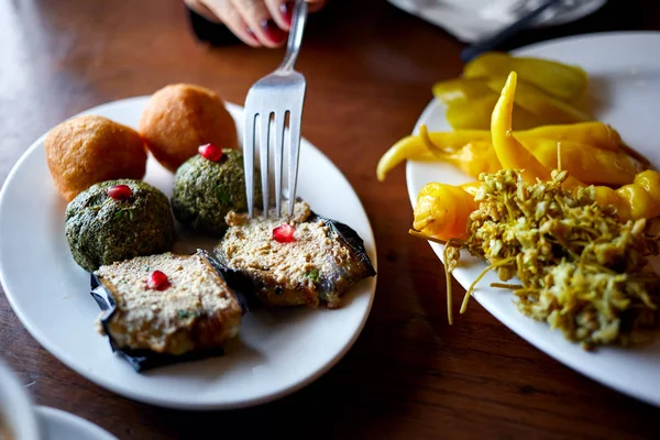 Pkhali Georgiano Con Espinacas Berenjenas Encurtidos Restaurante Tiflis Georgia —  Fotos de Stock