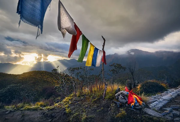 Pequeñas Pilas Piedras Banderas Oración Tibetanas Lung Campamento Base Mardi — Foto de Stock