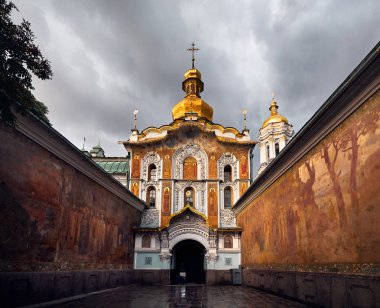 Kiev Pechersk Lavra eski kilise kapısı. Kiev, Ukrayna tarihi binalar