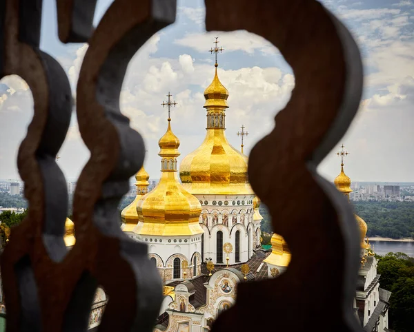 Iglesia Con Cúpulas Oro Detrás Valla Kiev Pechersk Lavra Complejo — Foto de Stock