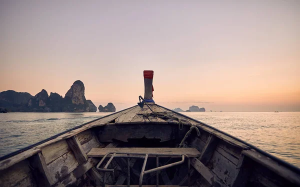 Tropik Adaları Long Tail Tekne Manzaralı Andaman Denizi Tayland Günbatımında — Stok fotoğraf