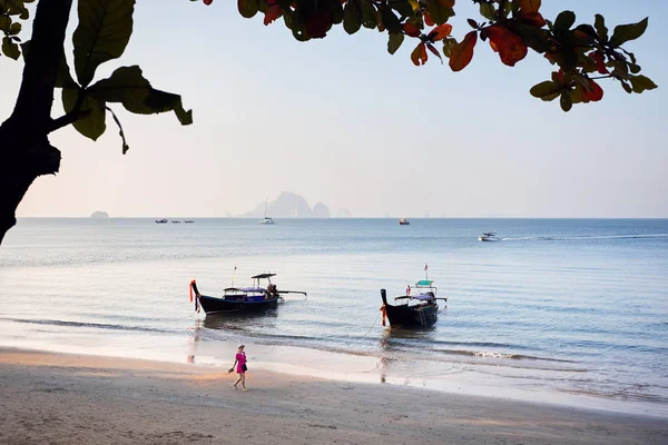 Schöne Frau Rosa Drees Tropischen Strand Der Provinz Nang Mit — Stockfoto