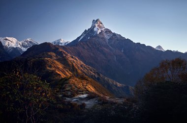 Himalaya dağ Fishtail Machapuchare güzel manzara Mardi Dharma treck, Nepal