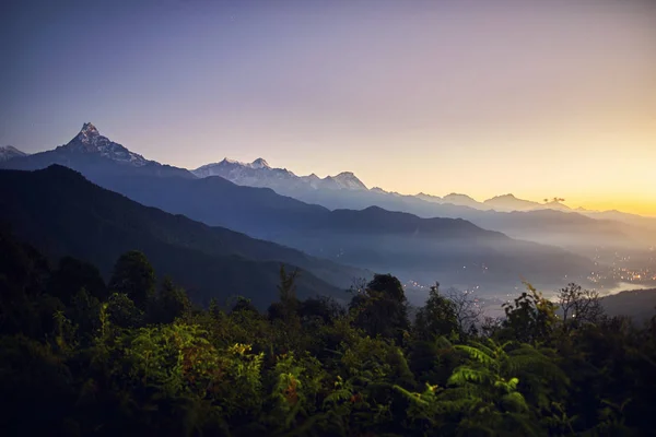 Hermoso Paisaje Montaña Himalaya Annapurna Sur Hinchuli Amanecer Nepal —  Fotos de Stock