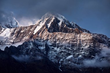 Himalaya dağ Annapurna bulutlar Nepal çevrili güzel manzara