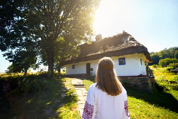 Beautiful Girl Long Hair White Ethnic Shirt Traditional Village Eastern — Stock Photo, Image