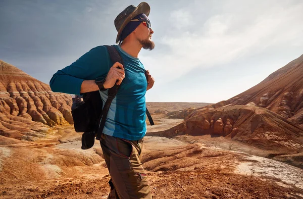 Retrato del viajero en el desierto — Foto de Stock