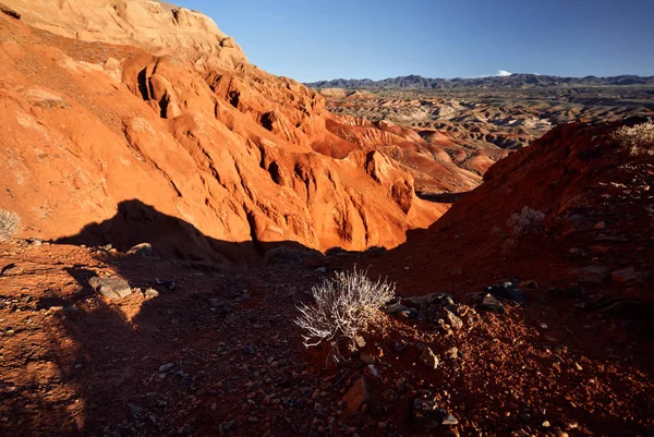 Красные горы пустыни — стоковое фото