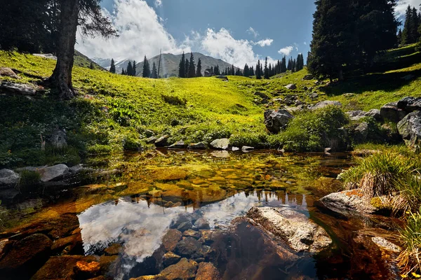 Lake in the mountain — Stock Photo, Image