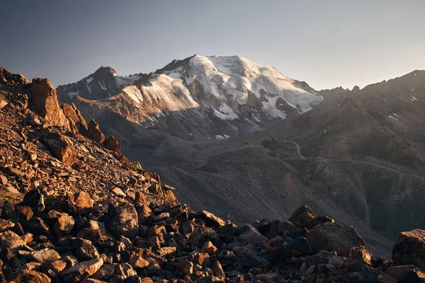 Bellissimo paesaggio di montagne — Foto Stock