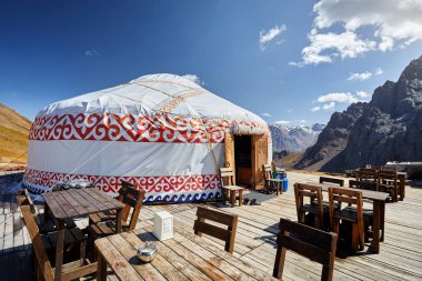 Dağlarda Yurt göçebe evi