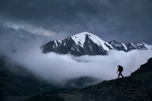 Bellissimo paesaggio di montagne — Foto Stock